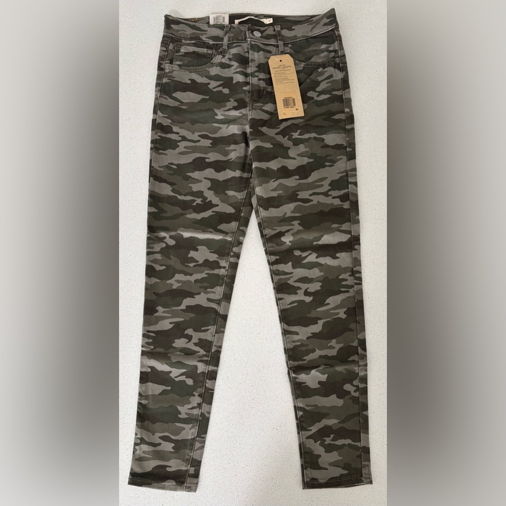 Levi's Sculpture Hypersoft Camo Crop